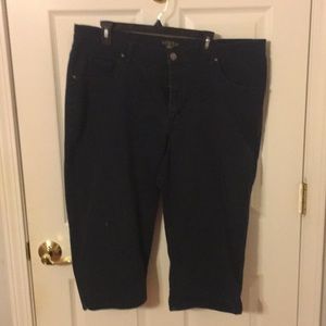 Lee women’s Capris Size 22W